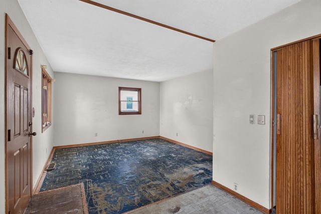 7017 52nd Avenue N, Crystal, MN 55428