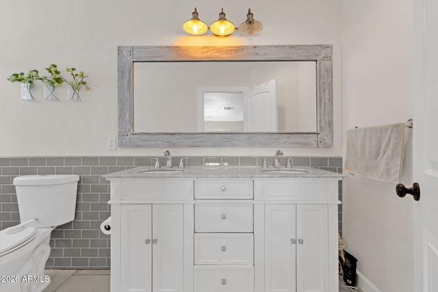 8322 E GLENROSA Avenue, Scottsdale, AZ 85251