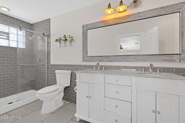 8322 E GLENROSA Avenue, Scottsdale, AZ 85251