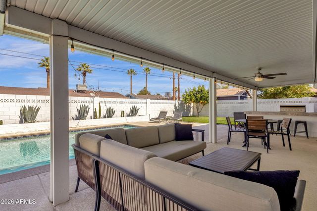 8322 E GLENROSA Avenue, Scottsdale, AZ 85251