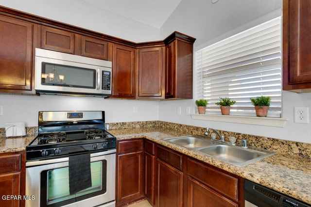 3220 Scarlett Point Drive, El Paso, TX 79938