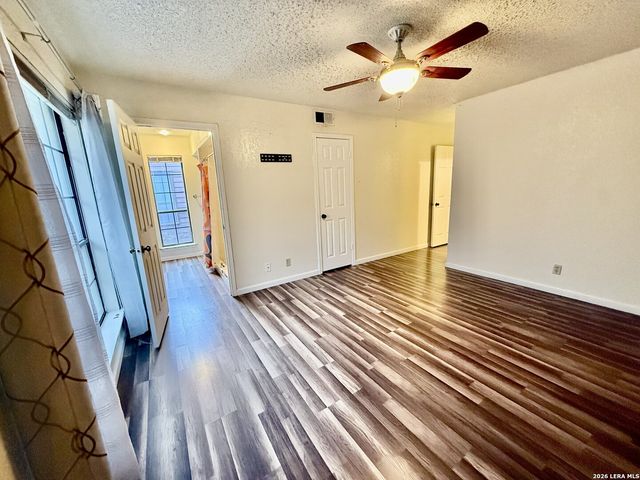 8633 Datapoint Dr Apt 226, San Antonio, TX 78229