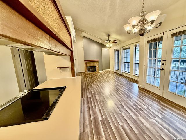 8633 Datapoint Dr Apt 226, San Antonio, TX 78229