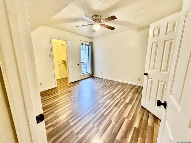 8633 Datapoint Dr Apt 226, San Antonio, TX 78229