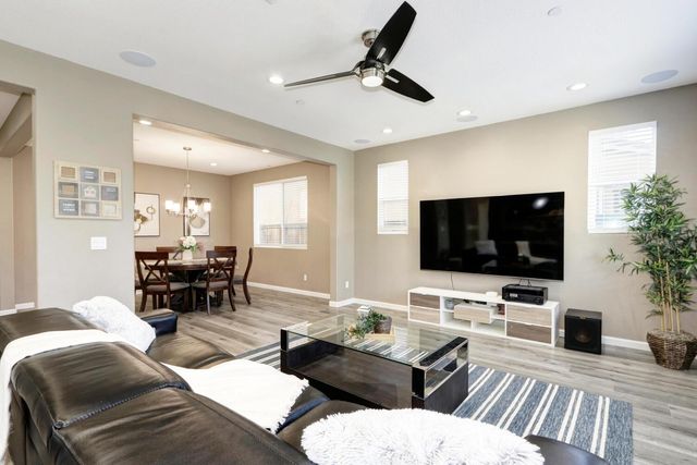 9613 Philta Way, Elk Grove, CA 95757