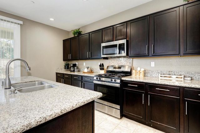 9613 Philta Way, Elk Grove, CA 95757