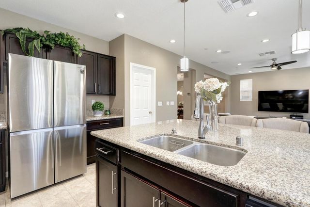 9613 Philta Way, Elk Grove, CA 95757