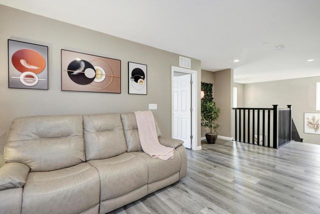 9613 Philta Way, Elk Grove, CA 95757