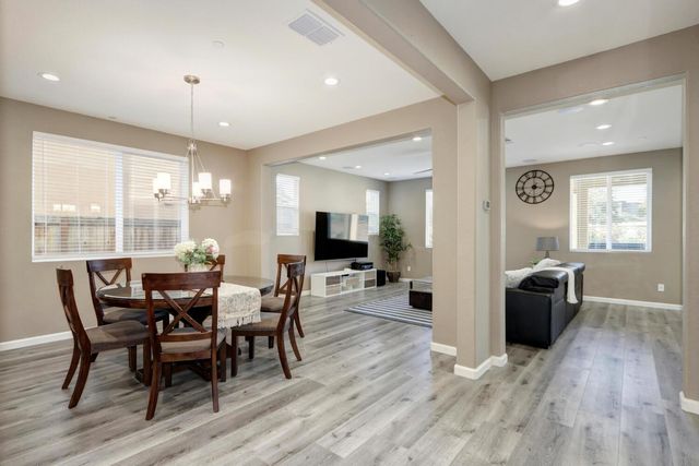 9613 Philta Way, Elk Grove, CA 95757