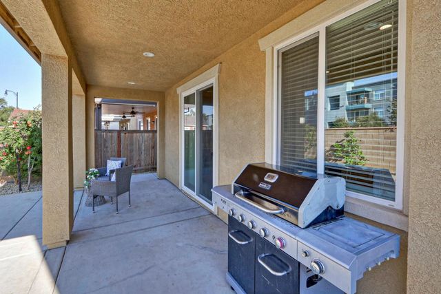 9613 Philta Way, Elk Grove, CA 95757