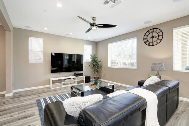 9613 Philta Way, Elk Grove, CA 95757