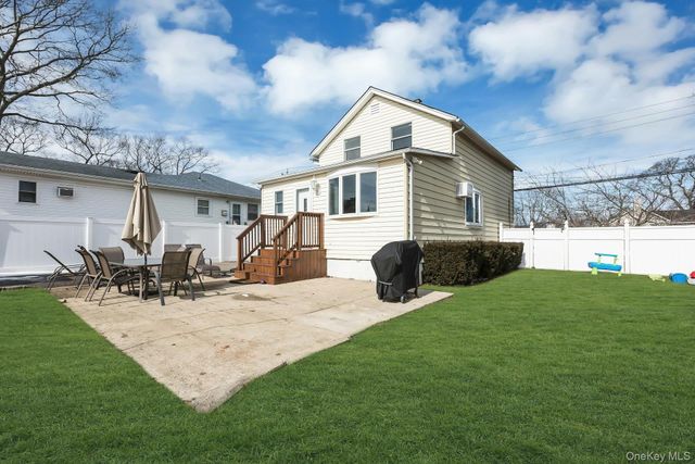 48 E Madison Street, East Islip, NY 11730