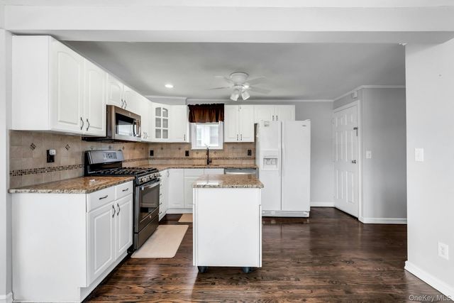 48 E Madison Street, East Islip, NY 11730