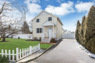 48 E Madison Street, East Islip, NY 11730