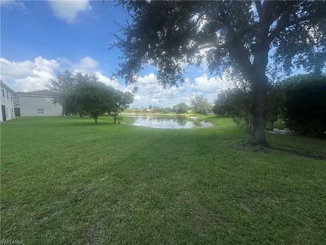 2673 Fishtail Palm CT, Naples, FL 34120