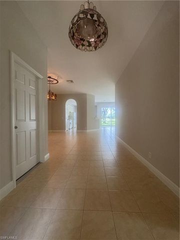 2673 Fishtail Palm CT, Naples, FL 34120