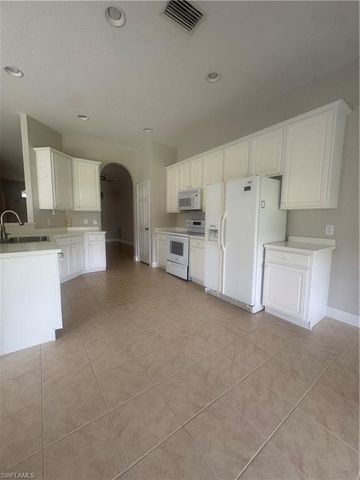 2673 Fishtail Palm CT, Naples, FL 34120