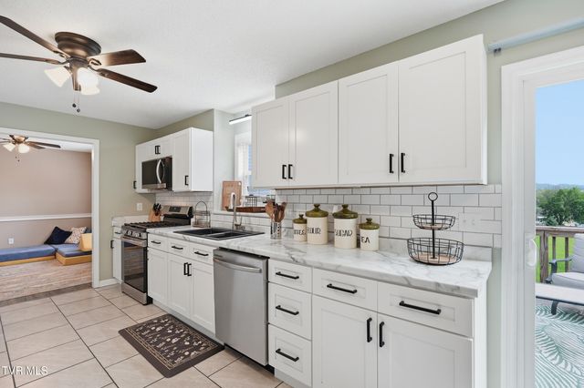 211 Crystal Springs Circle, Gray, TN 37615