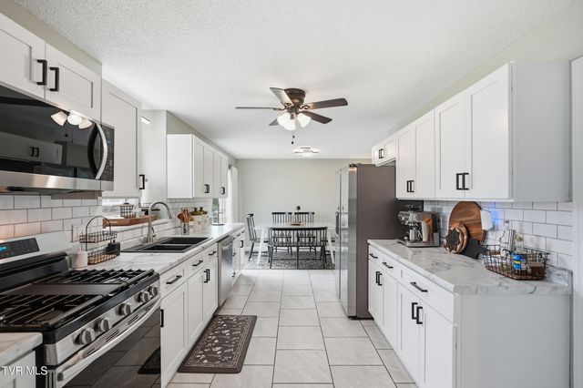 211 Crystal Springs Circle, Gray, TN 37615
