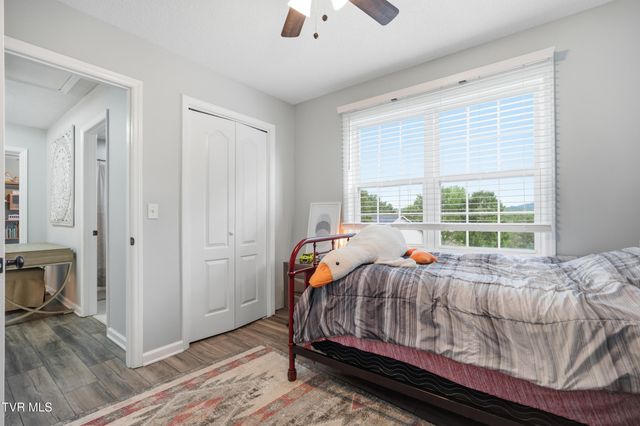 211 Crystal Springs Circle, Gray, TN 37615