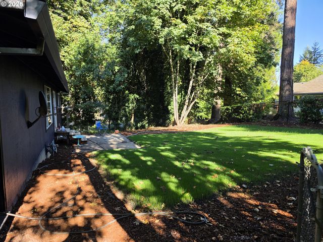 1700 Se RIVER FOREST Rd, Milwaukie, OR 97267