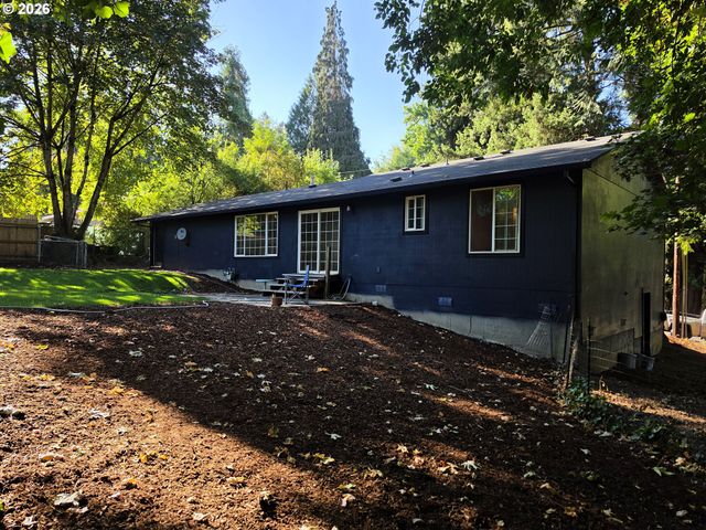 1700 Se RIVER FOREST Rd, Milwaukie, OR 97267