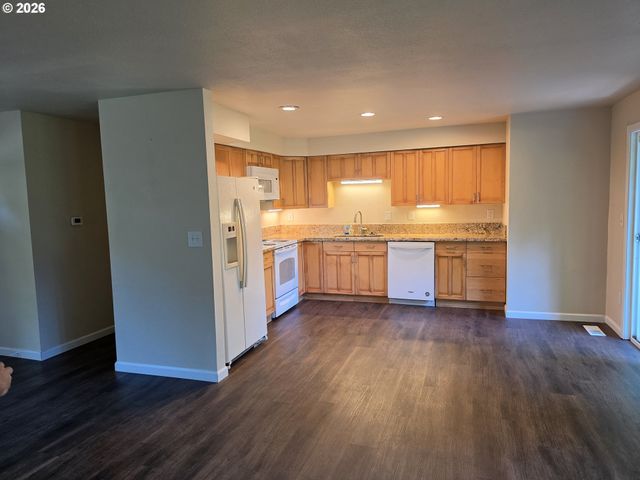 1700 Se RIVER FOREST Rd, Milwaukie, OR 97267