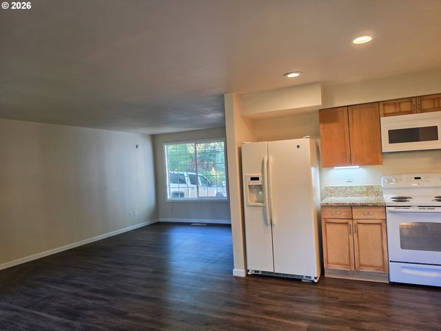 1700 Se RIVER FOREST Rd, Milwaukie, OR 97267