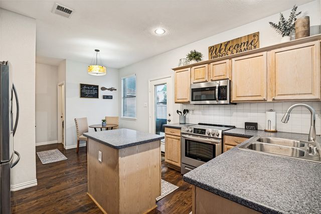 10513 Greenbriar Lane, Rowlett, TX 75089