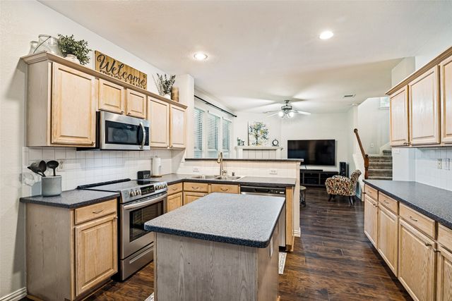 10513 Greenbriar Lane, Rowlett, TX 75089