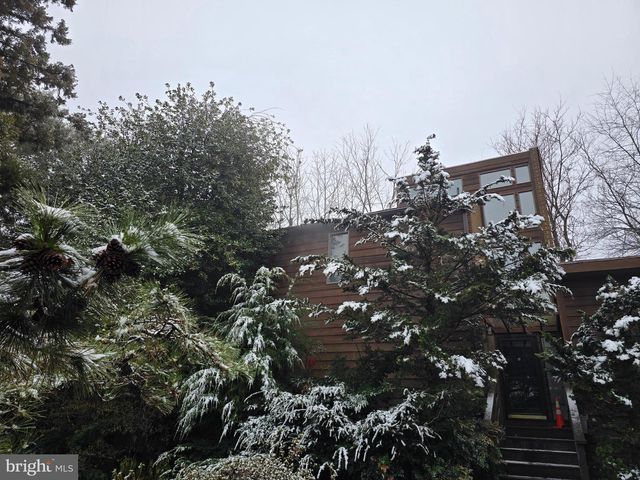 1528 PATHFINDER LN, Mclean, VA 22101