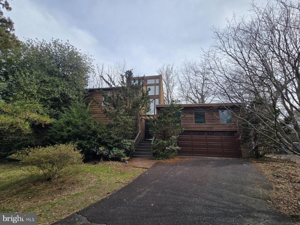 1528 PATHFINDER LN, Mclean, VA 22101