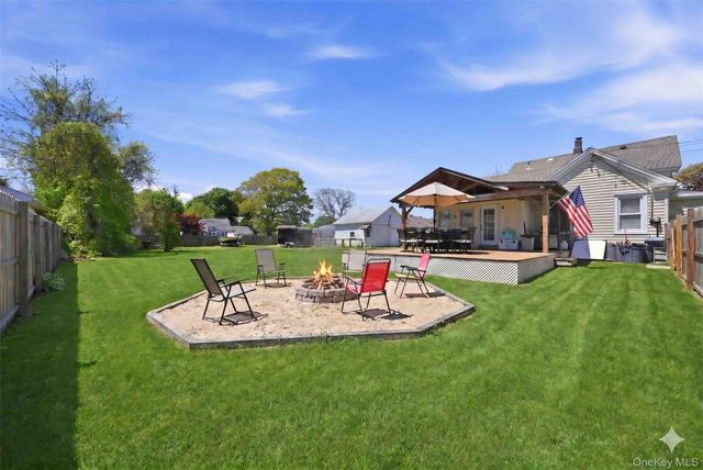 86 Tyler Avenue, West Sayville, NY 11796