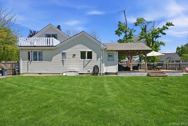 86 Tyler Avenue, West Sayville, NY 11796