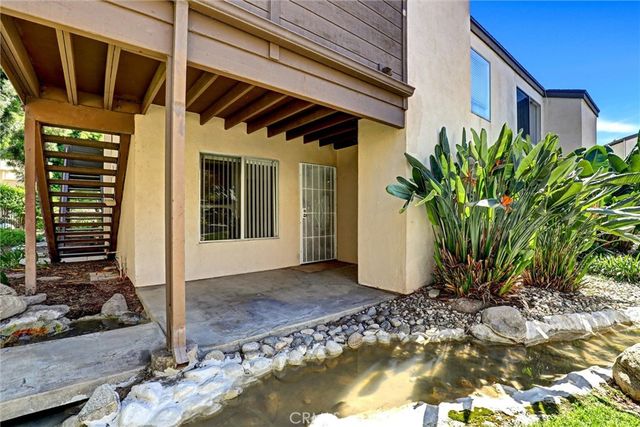 1466 Cabrillo Park C, Santa Ana, CA 92701