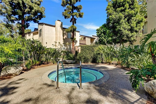 1466 Cabrillo Park C, Santa Ana, CA 92701