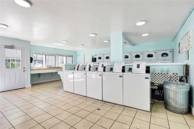 1466 Cabrillo Park C, Santa Ana, CA 92701