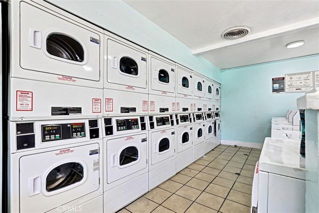 1466 Cabrillo Park C, Santa Ana, CA 92701