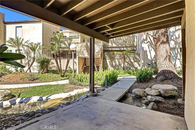 1466 Cabrillo Park C, Santa Ana, CA 92701