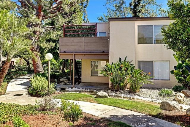 1466 Cabrillo Park C, Santa Ana, CA 92701