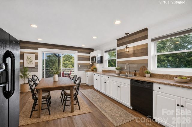 403 SW Spruce Street SW, Lenoir, NC 28645