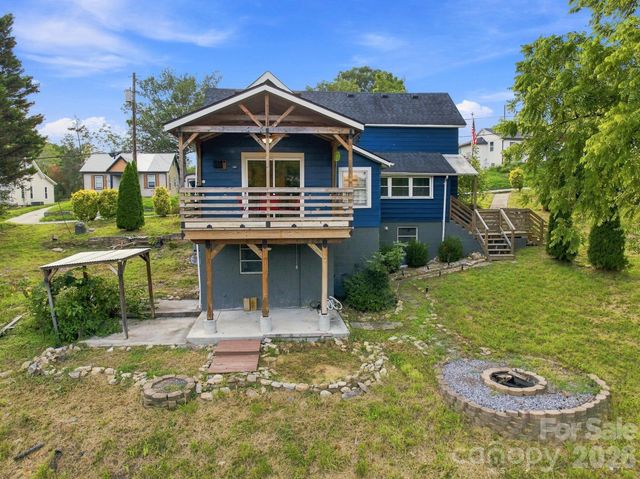 403 SW Spruce Street SW, Lenoir, NC 28645