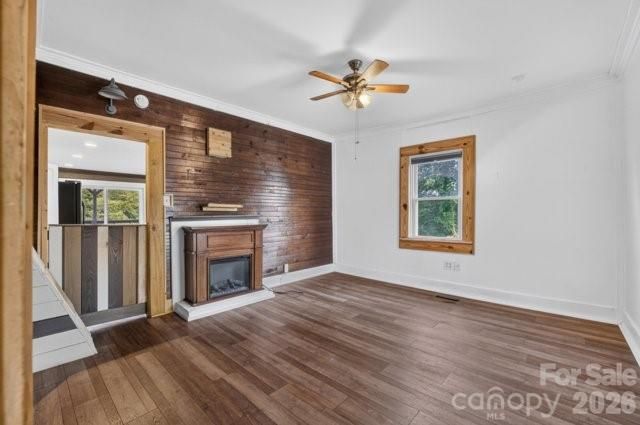 403 SW Spruce Street SW, Lenoir, NC 28645