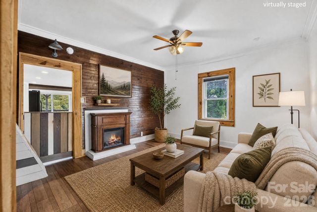 403 SW Spruce Street SW, Lenoir, NC 28645