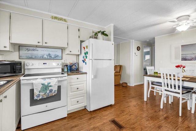 808 53RD AVENUE E 209, Bradenton, FL 34203