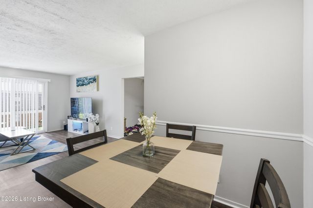 9612 Westport Rd APT 11, Louisville, KY 40241