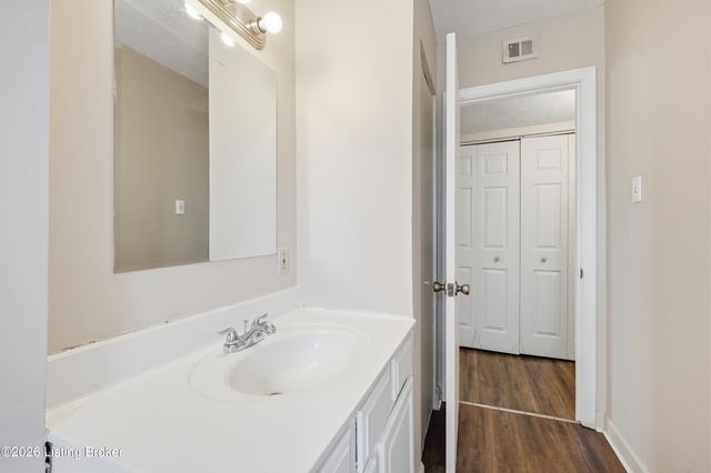 9612 Westport Rd APT 11, Louisville, KY 40241