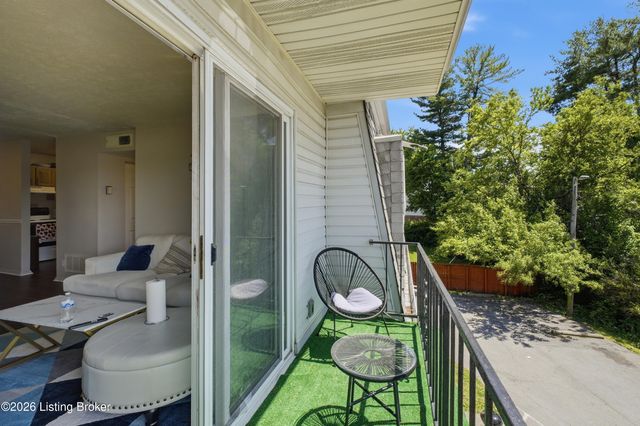 9612 Westport Rd APT 11, Louisville, KY 40241