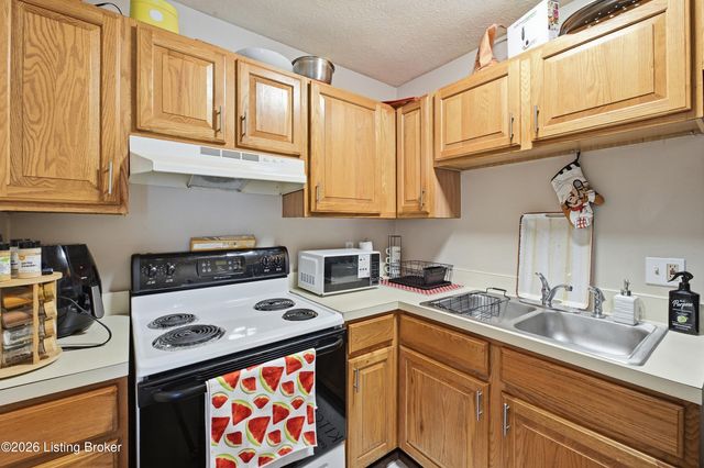 9612 Westport Rd APT 11, Louisville, KY 40241