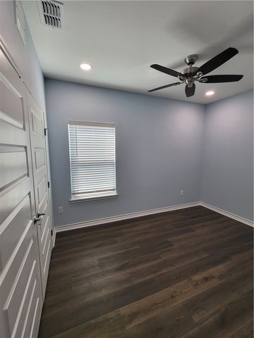 113 Knickerbocker St, Corpus Christi, TX 78418